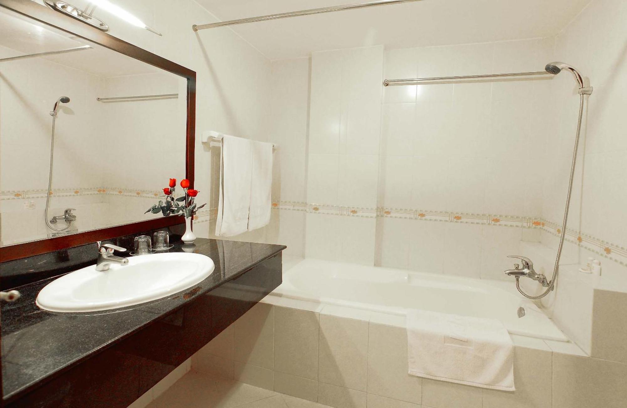 Angella Hotel На Транг Екстериор снимка